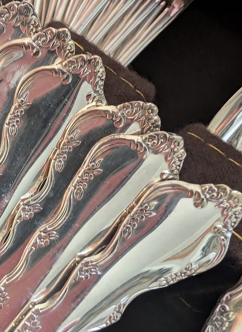 DRESDEN ROSE, REED & BARTON! ANTIQUE SILVER PLATE FLATWARE SERVICE FOR 12! 67 PC